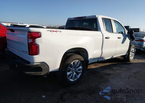 2021 Chevrolet Silverado 1500 4Wd Standard Bed Custom z USA, uszkodzony, nr VIN 1GCRYBEK2MZ360961